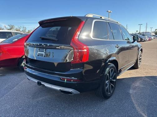 2016 Volvo XC90 T6 Momentum