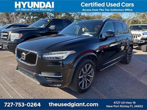 2016 Volvo XC90 T6 Momentum
