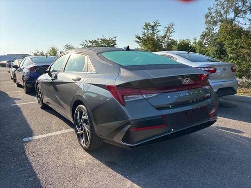 2025 Hyundai ELANTRA Limited
