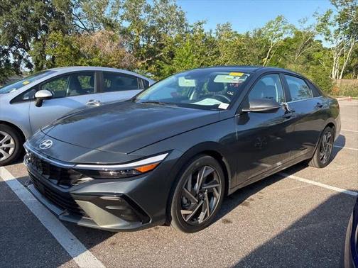 2025 Hyundai ELANTRA Limited