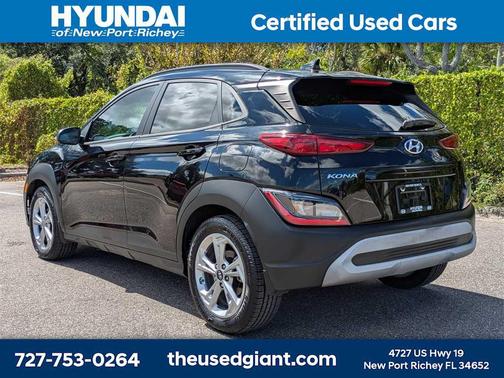 2022 Hyundai KONA SEL