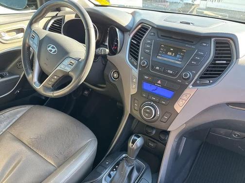 2016 Hyundai SANTA FE SE