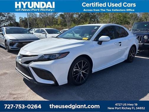 2024 Toyota Camry SE