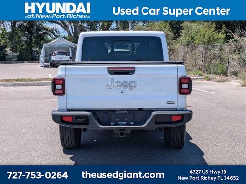 Bright White Clearcoat 2022 Jeep Gladiator Overland