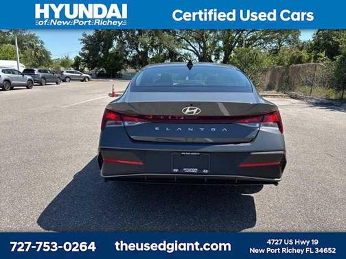 2024 Hyundai ELANTRA SE