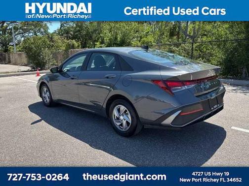 2024 Hyundai ELANTRA SE