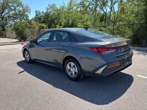 2024 Hyundai ELANTRA SE