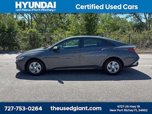 2024 Hyundai ELANTRA SE