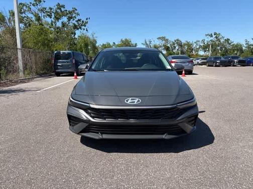 2024 Hyundai ELANTRA SE