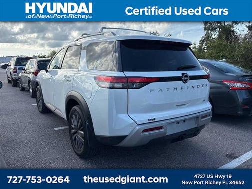 2025 Nissan Pathfinder SL FWD