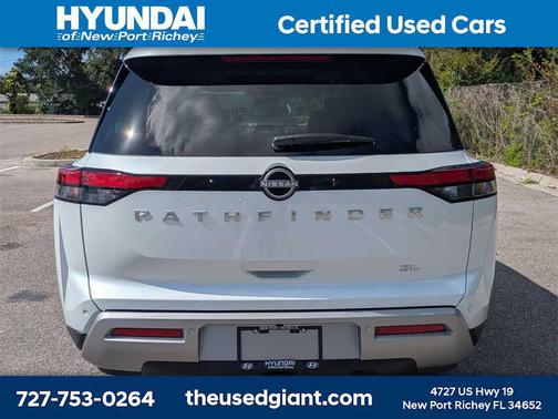 2025 Nissan Pathfinder SL FWD