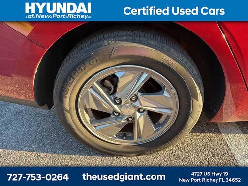 2024 Hyundai ELANTRA SE