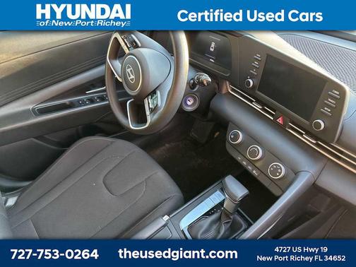 2024 Hyundai ELANTRA SE