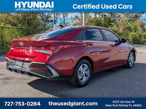 2024 Hyundai ELANTRA SE