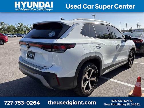 Pure White 2025 Volkswagen Tiguan 2.0T SE 4MOTION