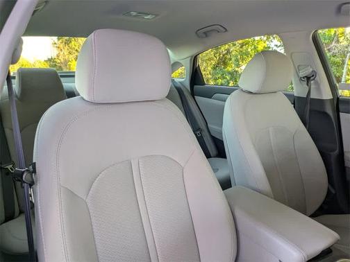 2018 Hyundai SONATA SE