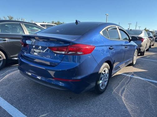 2018 Hyundai ELANTRA SE