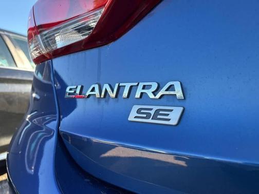 2018 Hyundai ELANTRA SE
