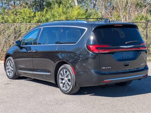 2022 Chrysler Pacifica L