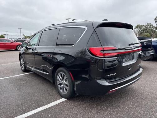 2022 Chrysler Pacifica L