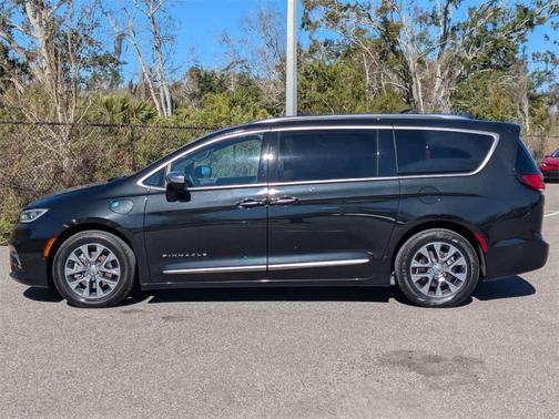 2022 Chrysler Pacifica L