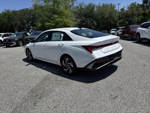 2025 Hyundai ELANTRA Limited