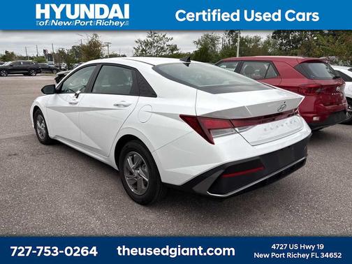 2025 Hyundai ELANTRA SE