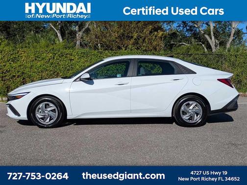2025 Hyundai ELANTRA SE