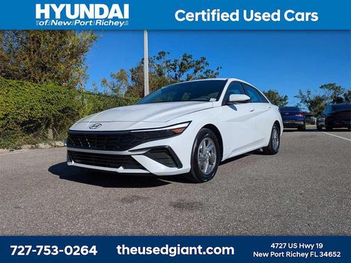 2025 Hyundai ELANTRA SE