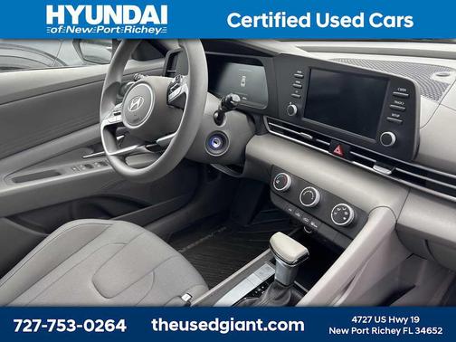 2025 Hyundai ELANTRA SE