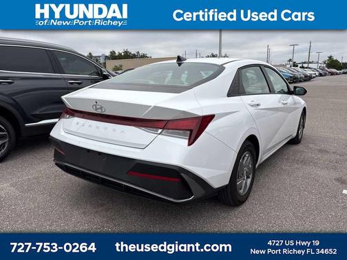 2025 Hyundai ELANTRA SE