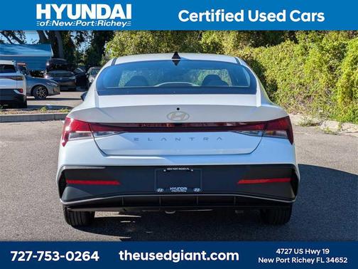 2025 Hyundai ELANTRA SE