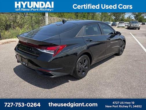 2022 Hyundai ELANTRA SEL