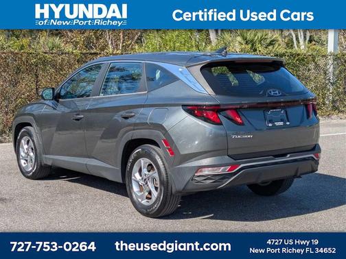 2022 Hyundai TUCSON SE