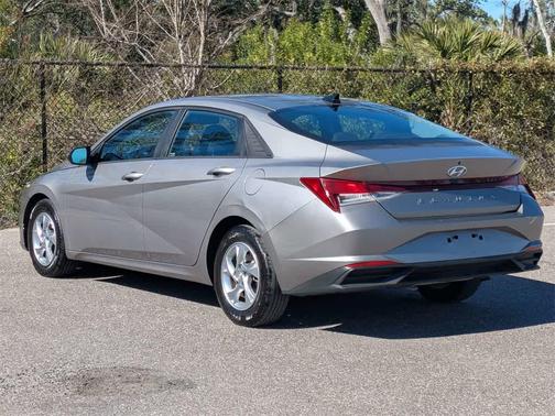 2021 Hyundai ELANTRA SE