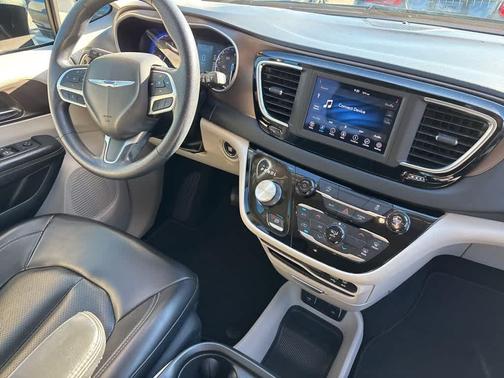 2020 Chrysler Voyager LXI