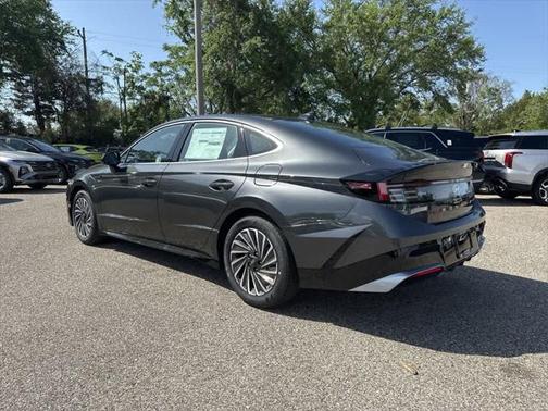 2025 Hyundai SONATA Hybrid SE