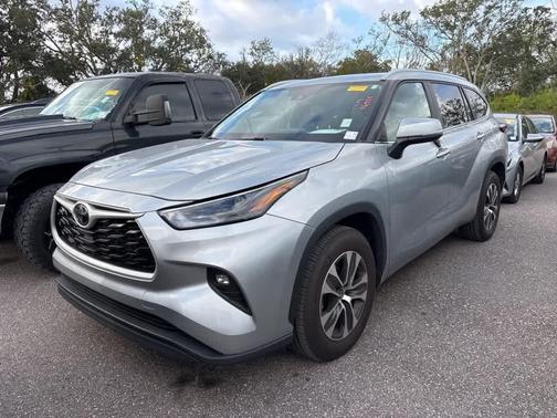 2024 Toyota Highlander LE