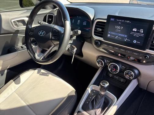 2023 Hyundai VENUE SEL