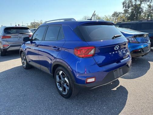 2023 Hyundai VENUE SEL
