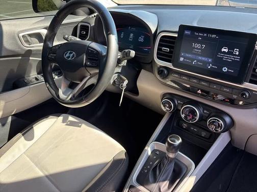 2023 Hyundai VENUE SEL