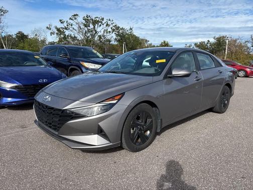 2022 Hyundai ELANTRA SEL