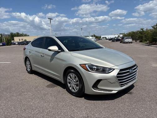 2018 Hyundai ELANTRA SE