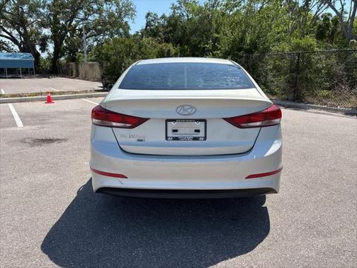 2018 Hyundai ELANTRA SE