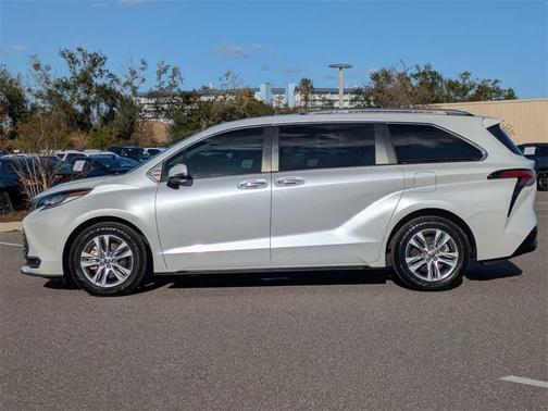 2022 Toyota Sienna Limited