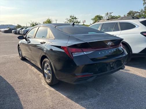 2022 Hyundai ELANTRA SE