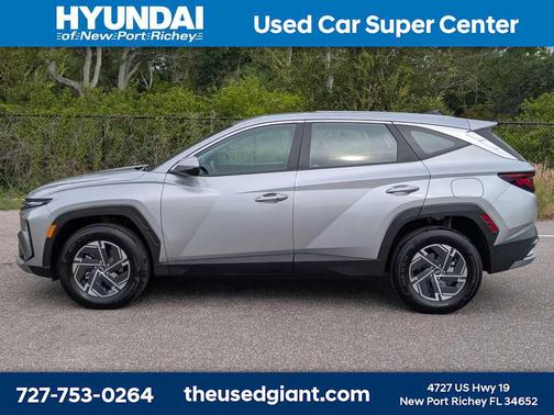 Shimmering Silver 2026 Hyundai TUCSON Hybrid Blue SE