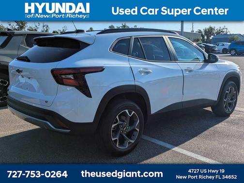 Summit White 2025 Chevrolet Trax LT