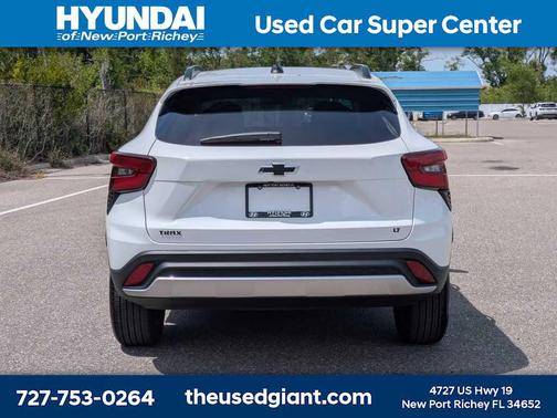 Summit White 2025 Chevrolet Trax LT