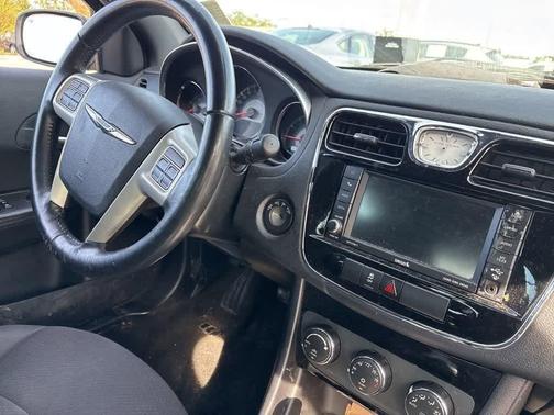 2012 Chrysler 200 Touring
